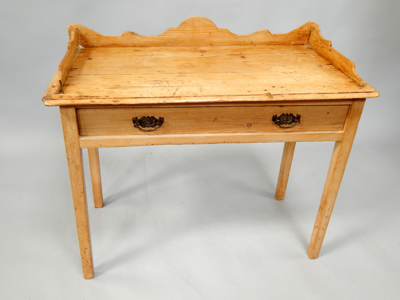 Appraisal: A Victorian pine washstand with low shaped gallery back and