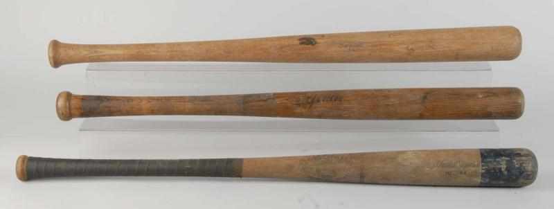 Appraisal: Lot of Early Vintage Baseball Bats Description Includes one Spalding