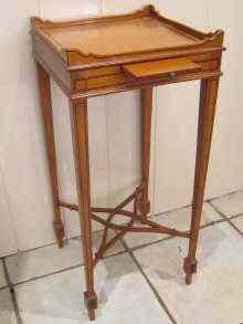 Appraisal: A small Edwardian satinwood galleried urn table with ebony stringing