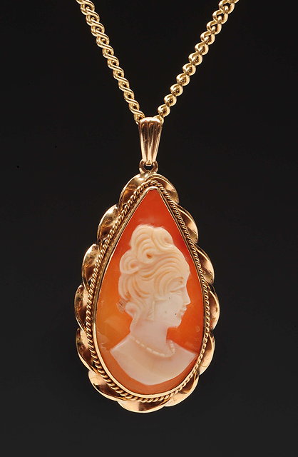 Appraisal: A cameo pendantof lozenge shaped form the head of a