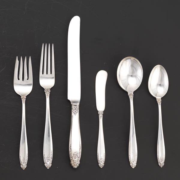 Appraisal: INTERNATIONAL STERLING FLATWARE SET PRELUDE PATTERN Totaling pieces including twelve