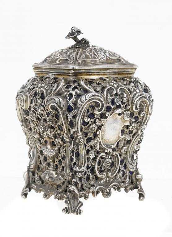 Appraisal: A VICTORIAN BOMB TEA CADDY the domed lid with flower