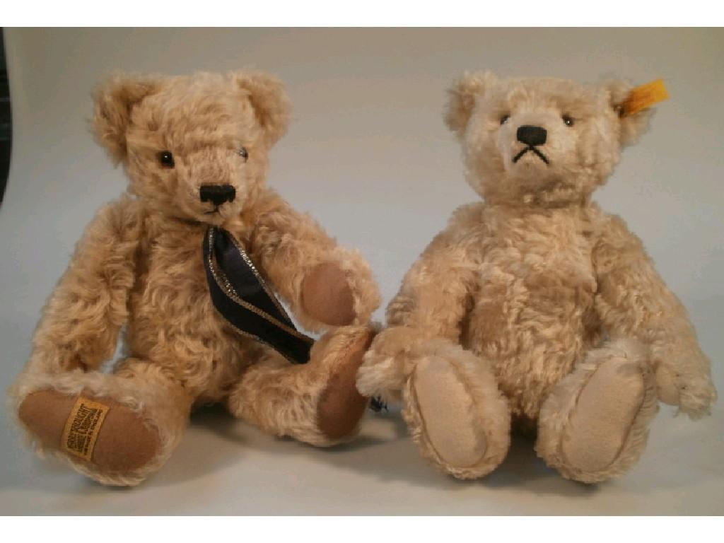 Appraisal: A modern Steiff teddy bear with pale mohair body and