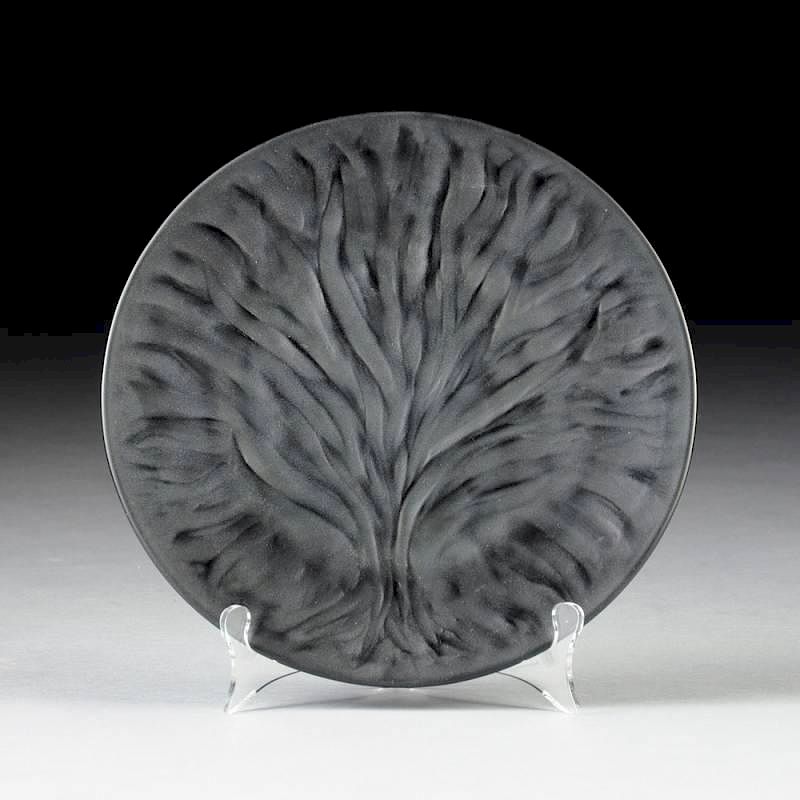 Appraisal: A SET OF EIGHT LALIQUE FROSTED BLACK ALGUES CRYSTAL DINNER