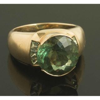 Appraisal: Green Fluorite k Gold Ring k gold ring containing a