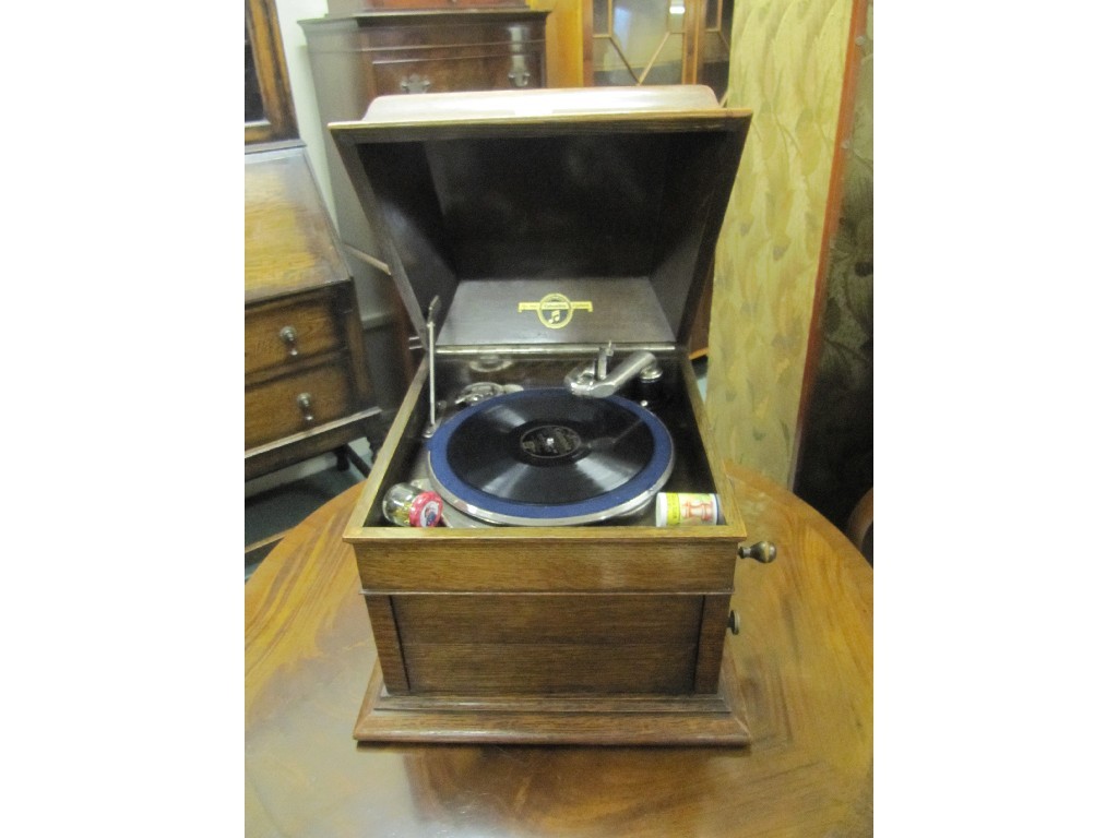 Appraisal: Oak cased gramophone with vinyl records