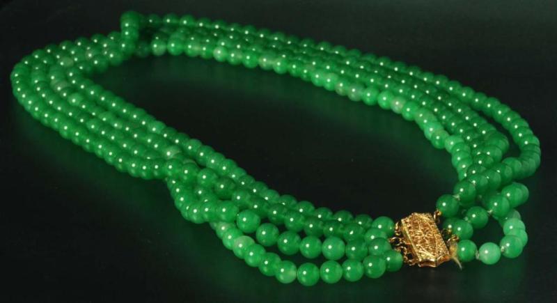 Appraisal: Antique Jewelry -Strand Jade Necklace Description Necklace has K yellow