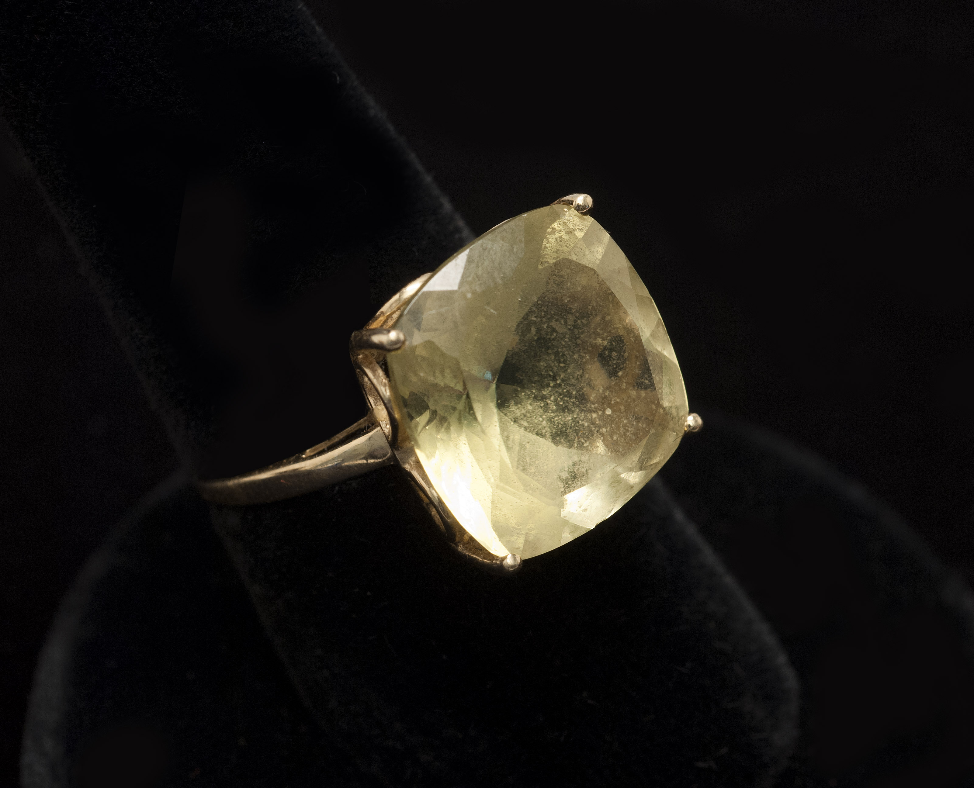 Appraisal: KT YELLOW GOLD AND CITRINE RING Faceted stone in a