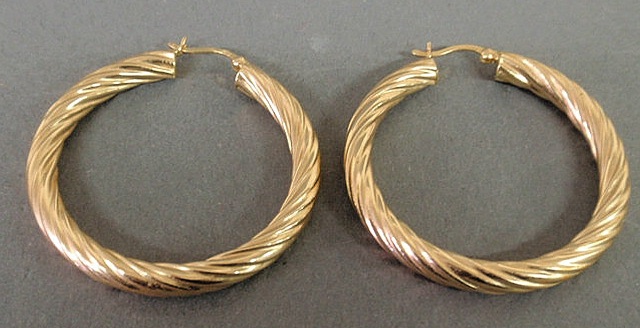 Appraisal: Pair of ladies k gold rope twist hoop earrings approx