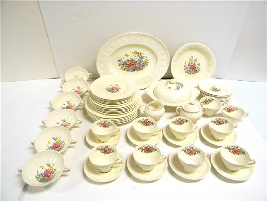 Appraisal: Wedgwood ''Tintern'' dinnerware six '' dinner plates six '' salad