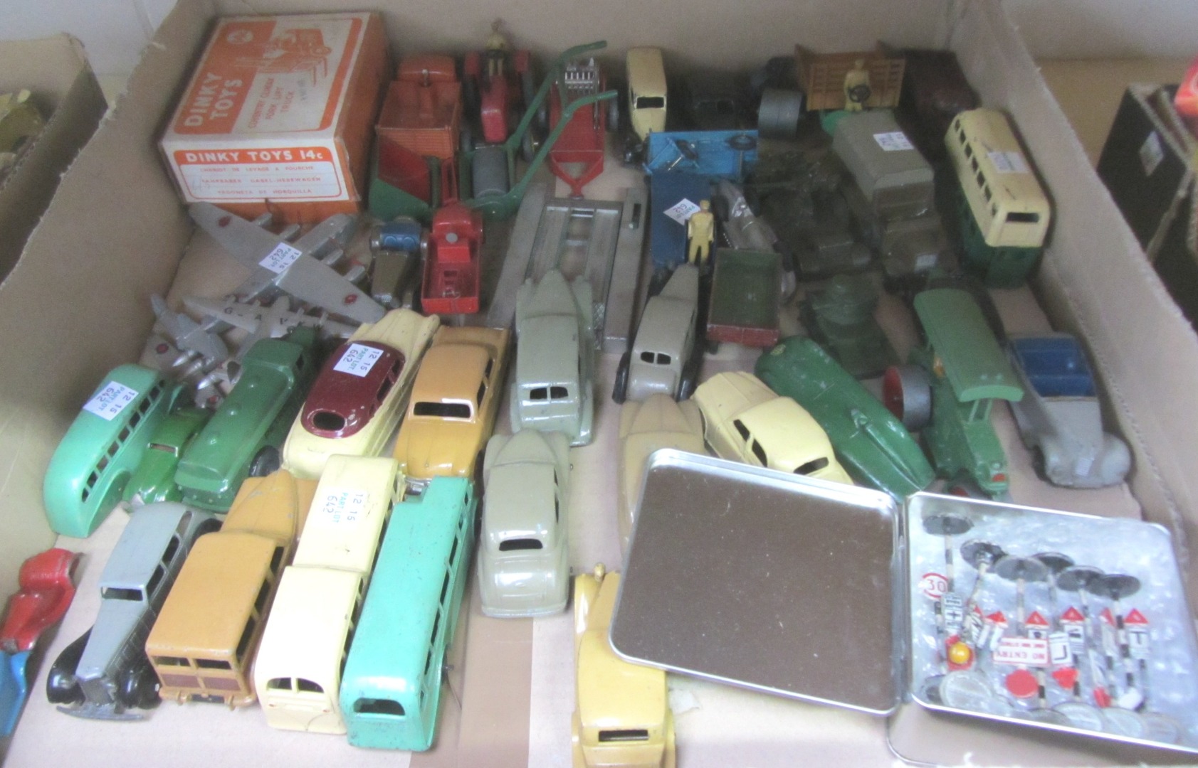 Appraisal: A quantity of Dinky die-cast vehicles mainly post-war including Ford