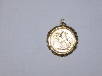 Appraisal: A VICTORIAN GOLD SOVEREIGN in ct gold pendant frame gms