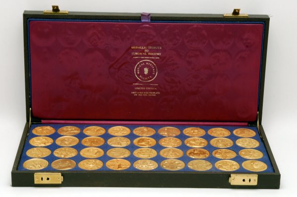 Appraisal: Boxed set of medallions Medallic Tribute to Surgical History Medical