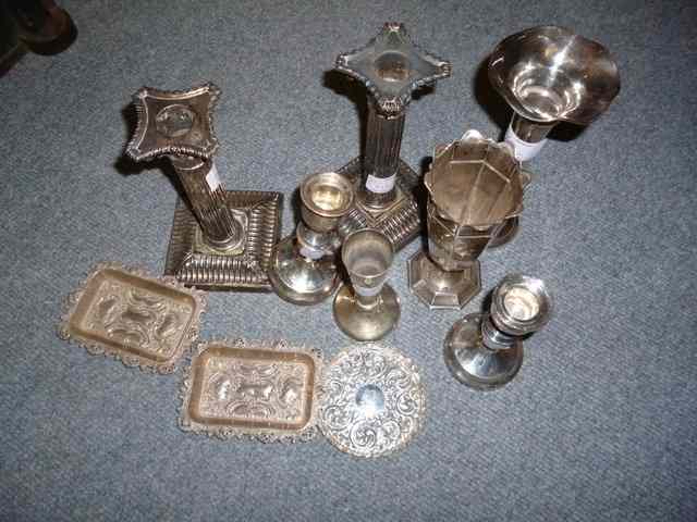 Appraisal: A SMALL QUANTITY OF SILVER ITEMS to include a pair