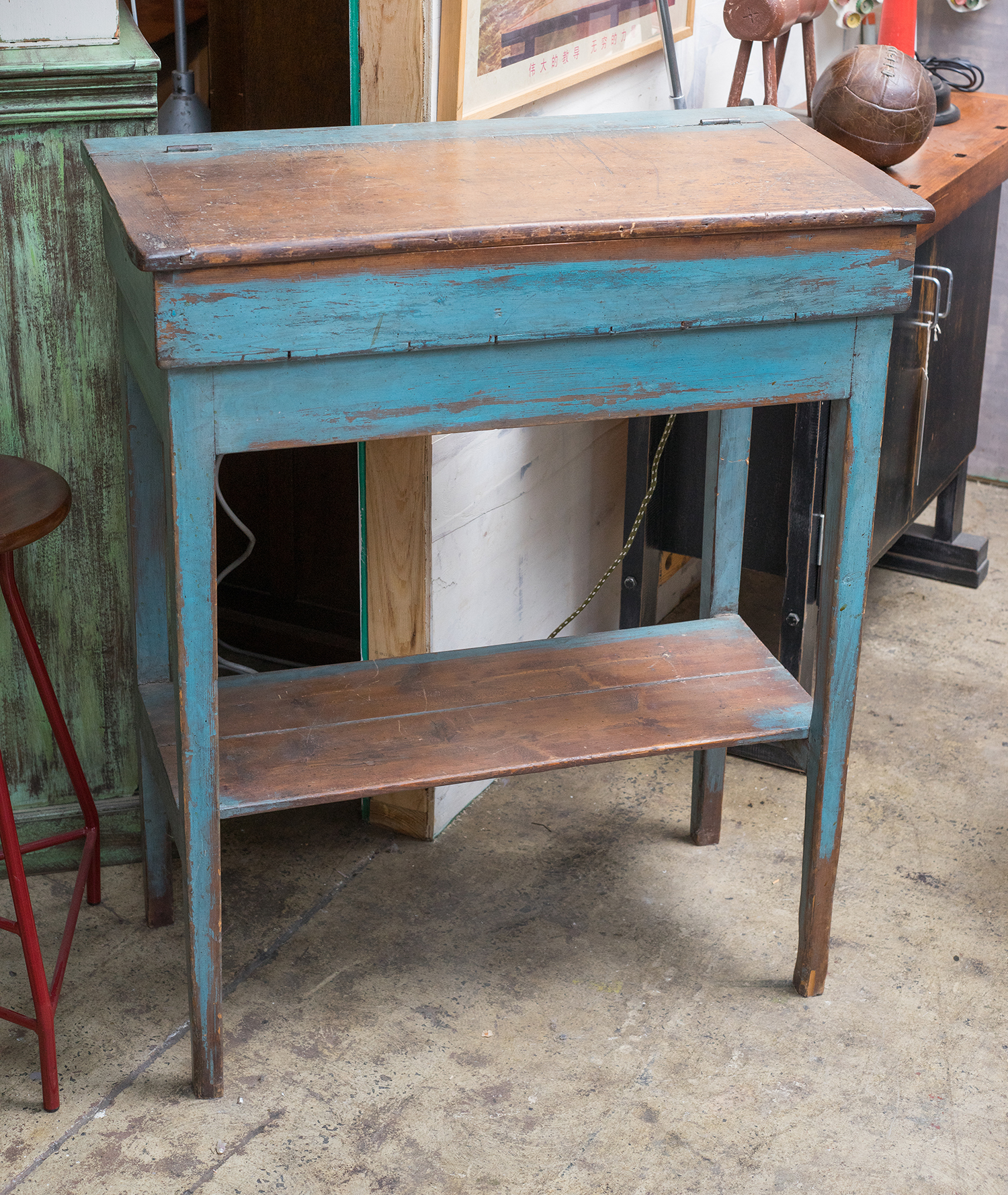 Appraisal: A th CENTURY ENGLISH SHIPS DESK Pine with storage level