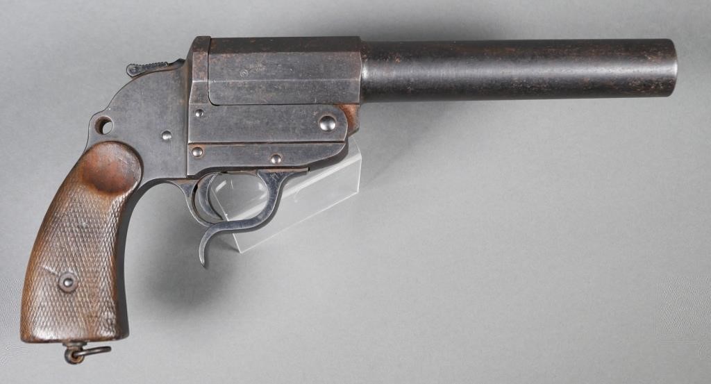 Appraisal: Late 's to early 's German long barrel Leuchtpistole heer