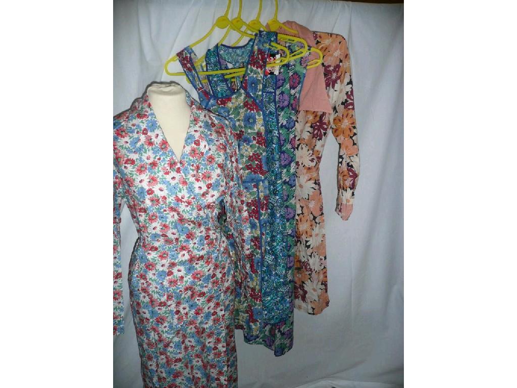 Appraisal: 's 's vintage floral aprons and summer dressing gowns