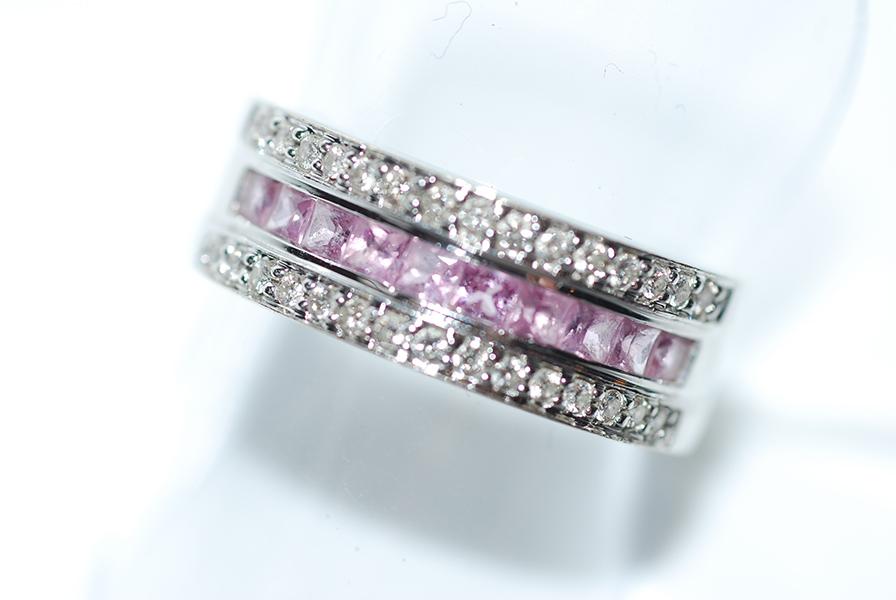 Appraisal: A DIAMOND AND PINK SAPPHIRE RING IN CT WHITE GOLD