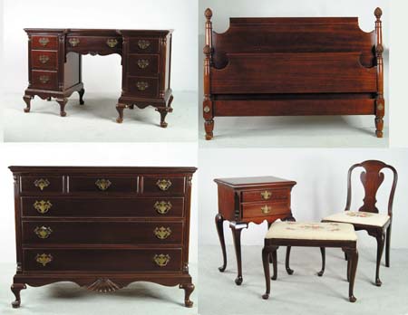 Appraisal: EIGHT PIECE MAHOGANY BEDROOM SET Set includes double pineapple post