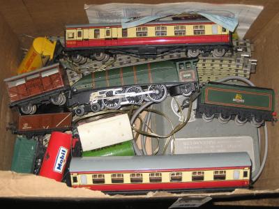 Appraisal: Hornby Dublo A Silver King two B R coaches ten