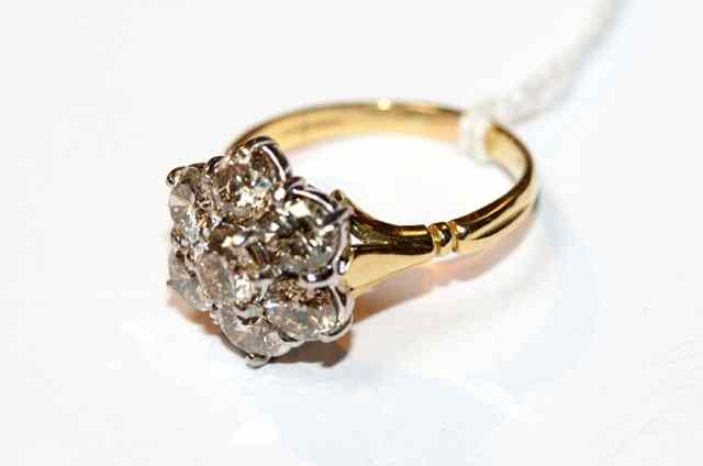 Appraisal: A SEVEN STONE DIAMOND SET DRESS RING central claw set