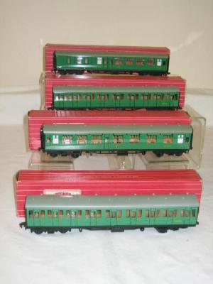 Appraisal: Two Hornby Dublo Suburban coaches in S R green boxed