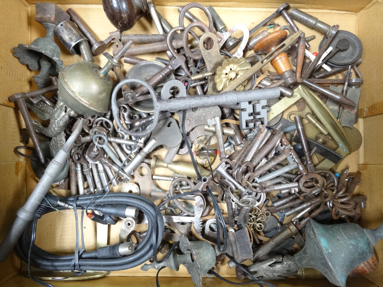 Appraisal: Various clock workings keys finials etc various thC and other