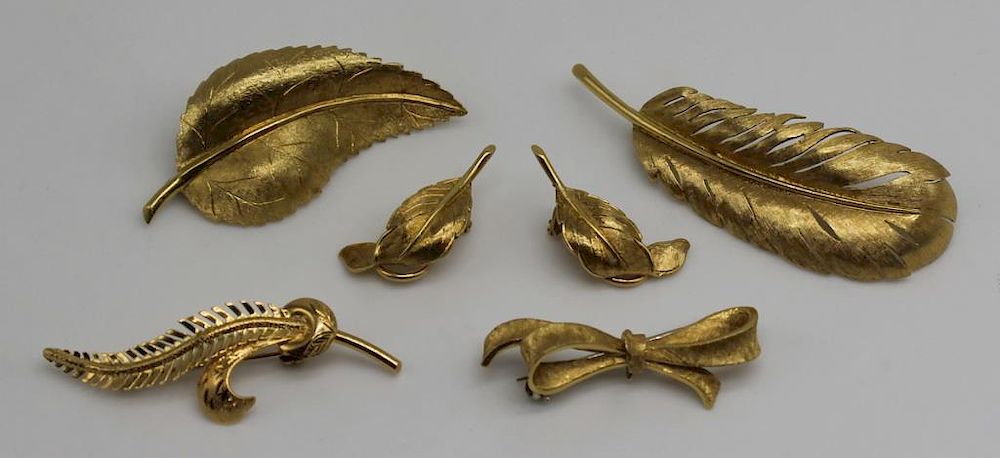 Appraisal: JEWELRY kt Gold Feather and Leaf Grouping Includes an Italian