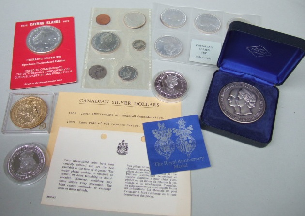 Appraisal: A silver medallion commemorating The Royal Silver Wedding - cased