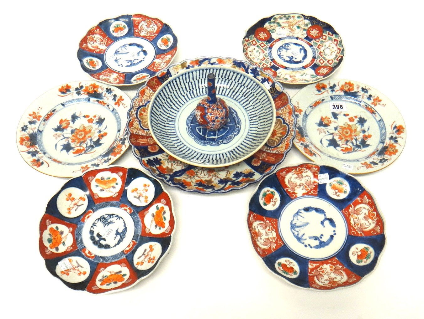 Appraisal: A pair of Chinese Imari plates circa - painted with