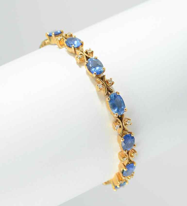 Appraisal: SAPPHIRE DIAMOND BRACELET k yellow gold bracelet of oval shaped