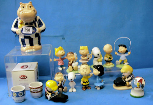 Appraisal: Wade Silent Night Hippo Mini Homepride figures and Collection of