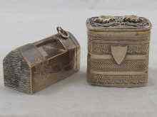 Appraisal: A th century Chinese white metal tests silver vesta case