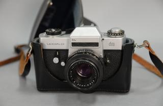 Appraisal: Leicaflex SL with Summicron R mm f with case Leicaflex