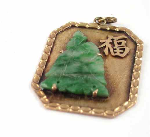 Appraisal: JADE AND YELLOW GOLD CHINESE PENDANT k yellow gold with