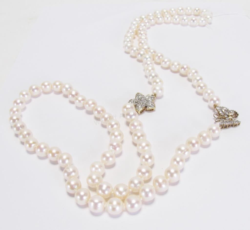 Appraisal: A strand of mm cultured pearls with with lovely K