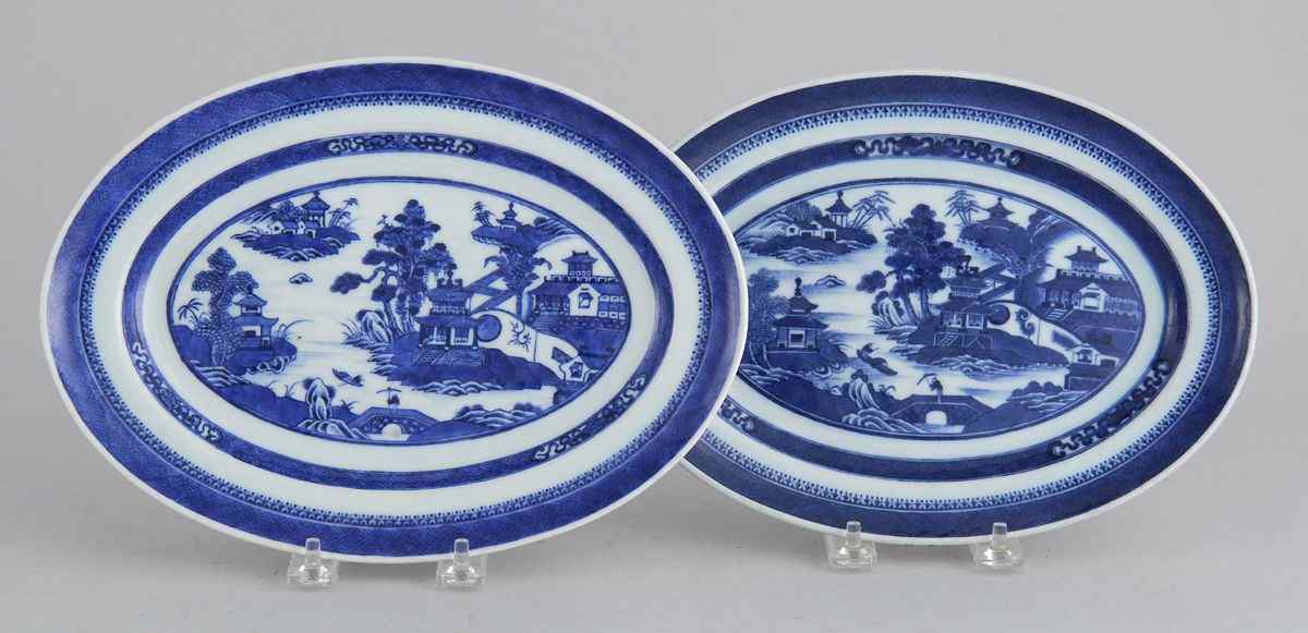 Appraisal: PAIR OF CHINESE EXPORT NANKING PORCELAIN OVAL PLATTERSIn dark blue