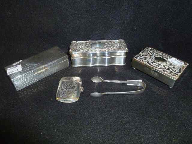 Appraisal: A SILVER RECTANGULAR EMBOSSED SMALL RING BOX a rectangular silver