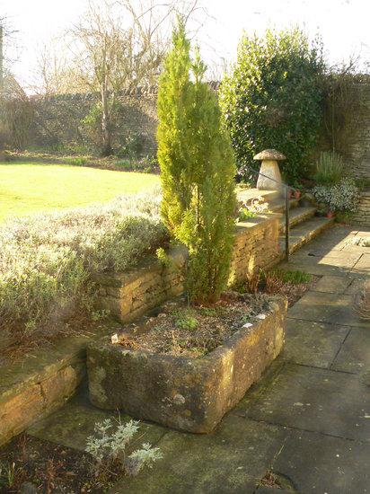 Appraisal: A large rectangular stone trough cm x cm x