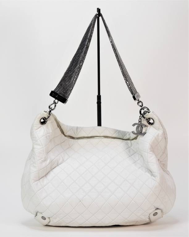 Appraisal: CHANEL WHITE LEATHER QUILTED SHOULDER BAG Single chain mesh strap