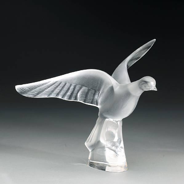 Appraisal: A Lalique frosted and clear glass dove Colombe Clita No