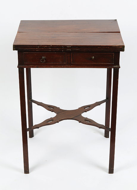 Appraisal: A GEORGE III MAHOGANY OCCASIONAL TABLE with a bi-folding top