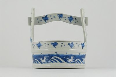 Appraisal: A Japanese blue and white model of a well bucket