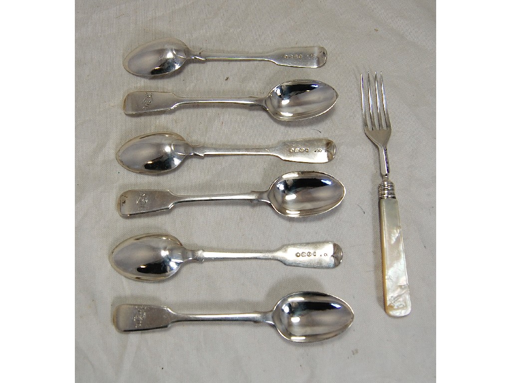 Appraisal: Half dozen fiddle pattern silver teaspoons Victorian London to w