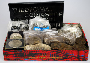 Appraisal: A quantity of commemorative crowns and other th century coinage