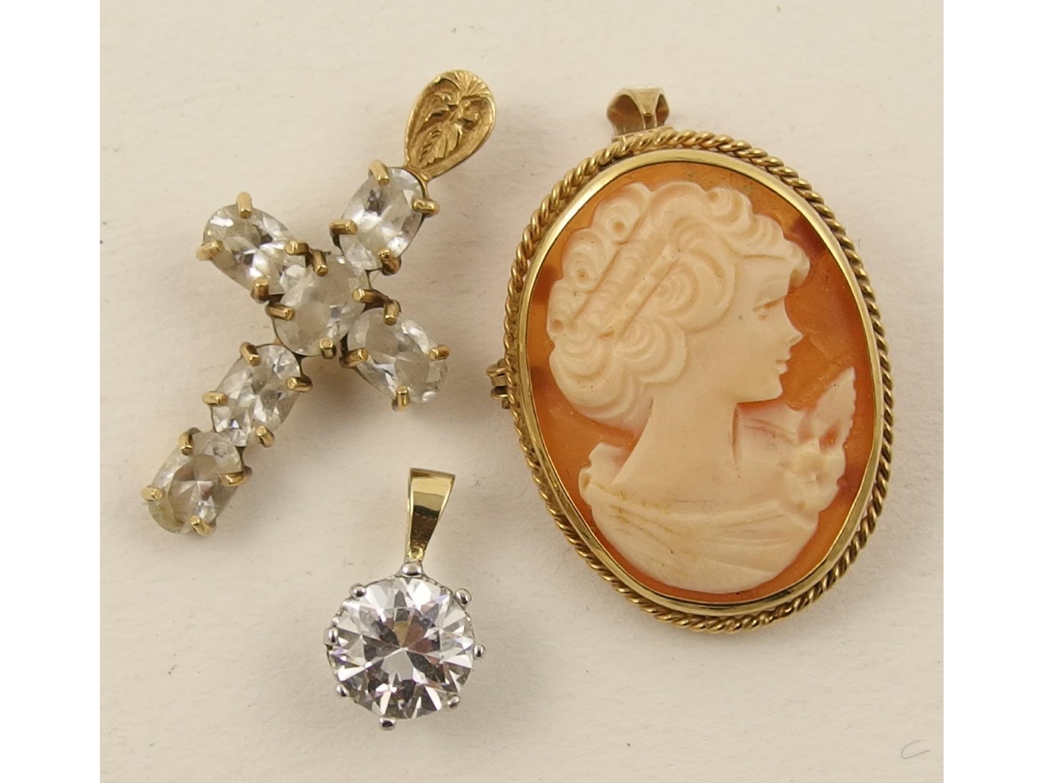 Appraisal: Two ct gem set pendants and a ct cameo pendant