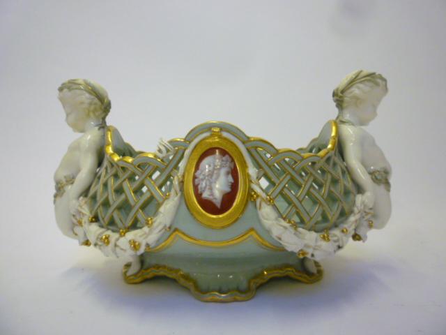 Appraisal: A FIRST PERIOD WORCESTER PORCELAIN DESSERT DISH of shaped oval