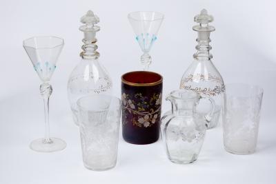 Appraisal: A quantity of glassware comprising a pair of liqueur decanters