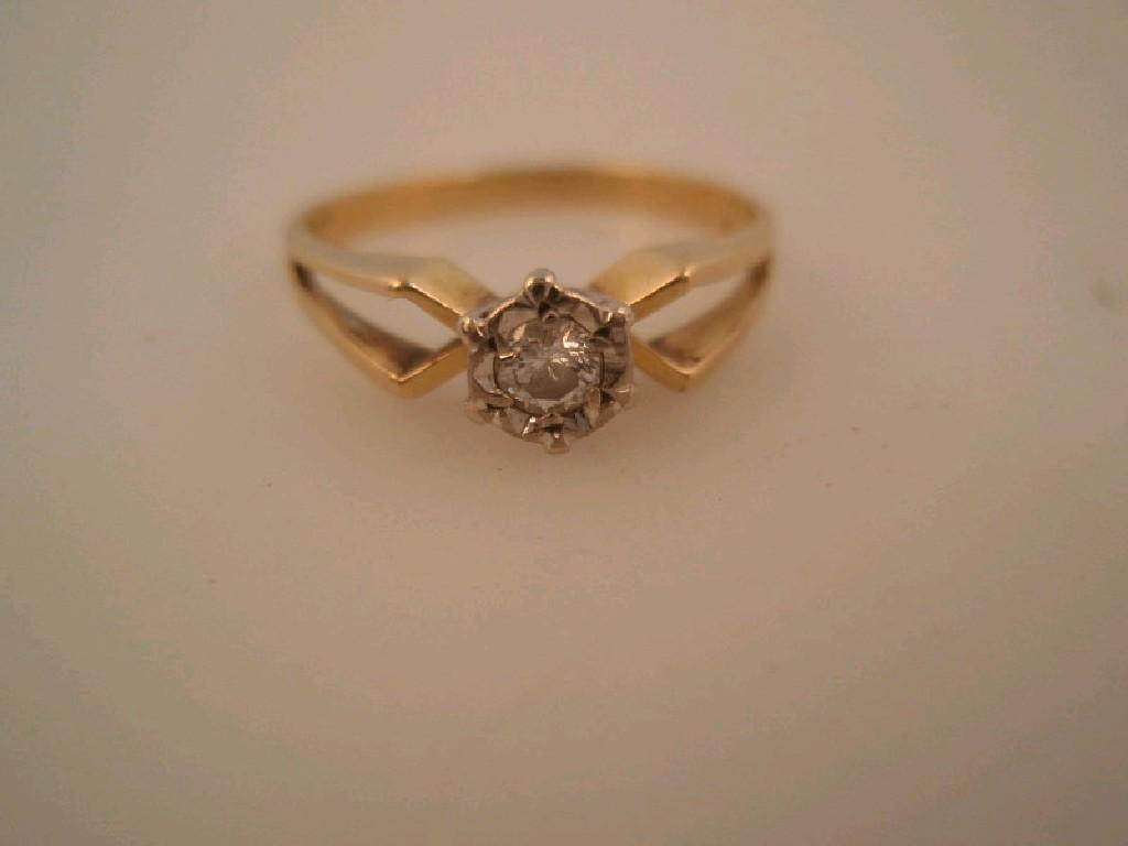 Appraisal: A solitaire diamond ring a small stone in an illusion