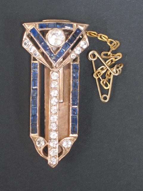 Appraisal: AN ART DECO DRESS CLIP set overall with calibre-cut sapphires